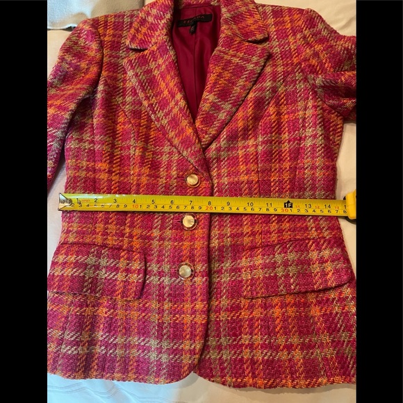 Suit - Picture 4 of 8